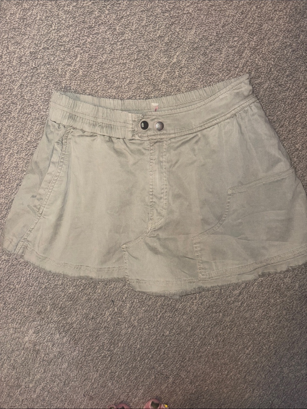 Free People Movement distressed pull-on elastic waist cargo shorts/skort in sage